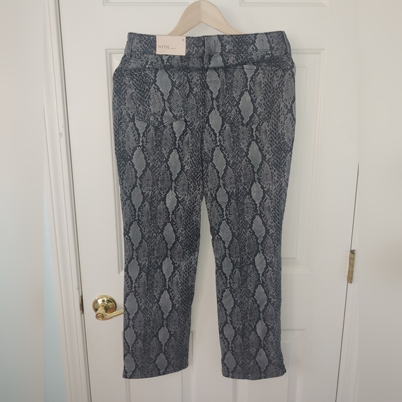 NWT NYDJ Black Snake Marilyn High-Waist Button-Fly Straight-Leg Jeans – Size 6 - Picture 4 of 10